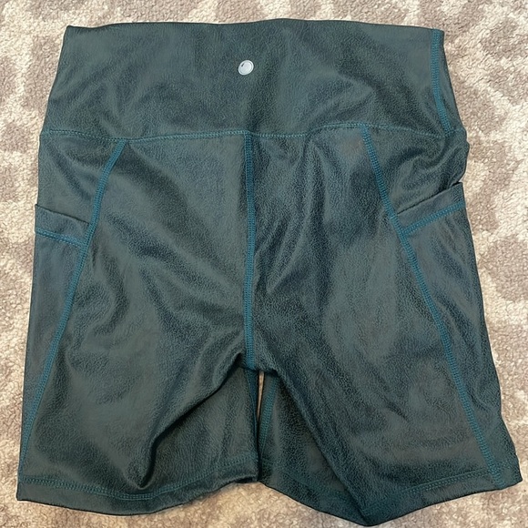 Yogalicious Lux Faux Leather Look Hunter Green Bike Shorts - Picture 4 of 4